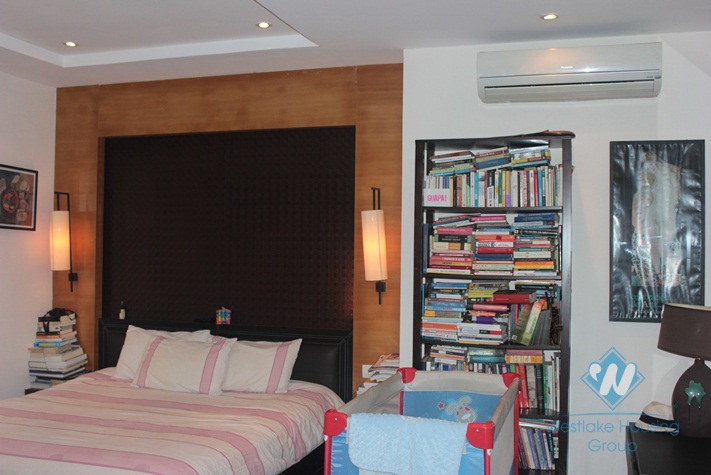 High quality apartment with lake view for lease in Xuan Dieu street, Tay Ho, hanoi